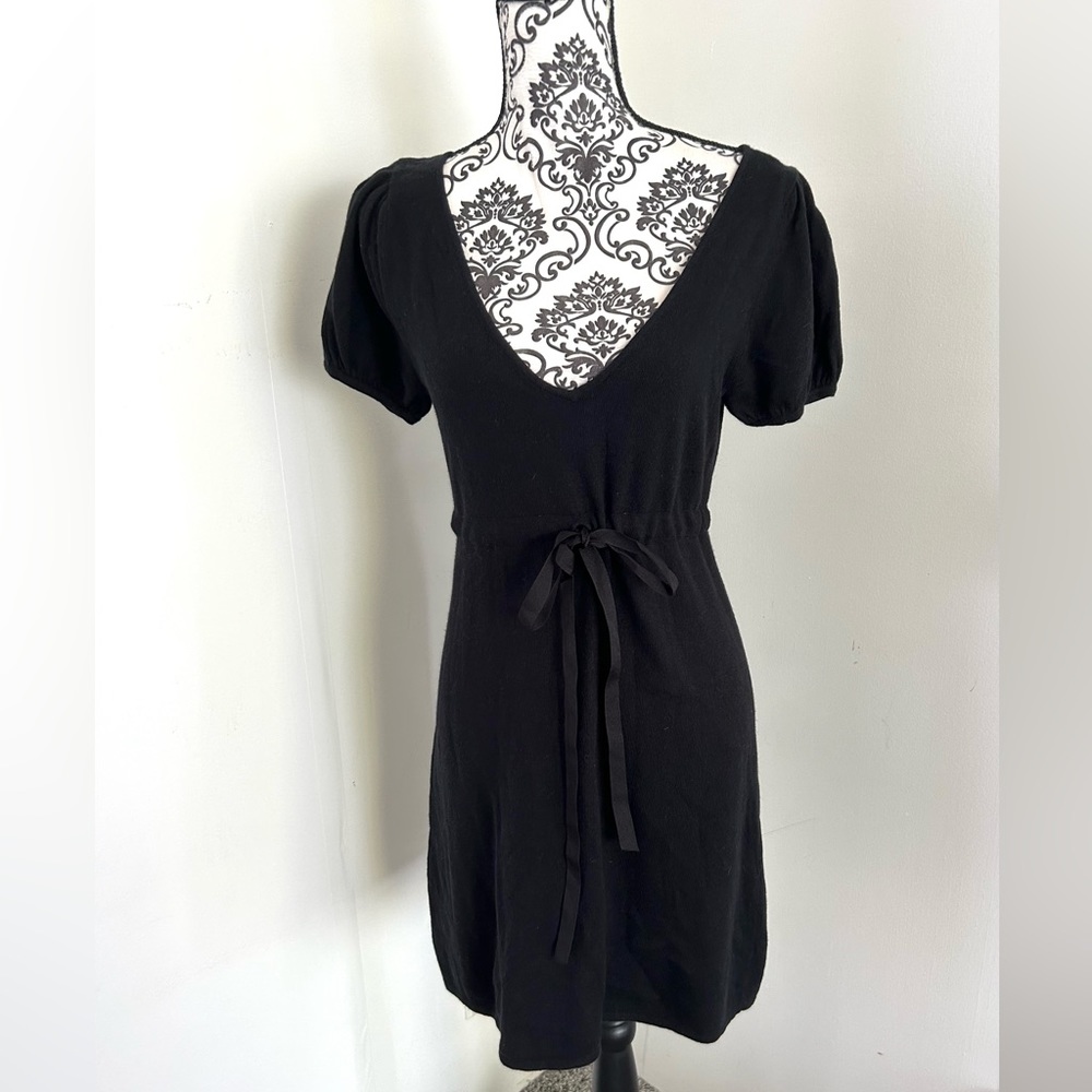 GAP Women’s Black V-Neck Short Puff Sleeve Babydoll Drawstring Knit Dress